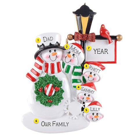 Snowfamily Of 5 With Lamppost can be personalized