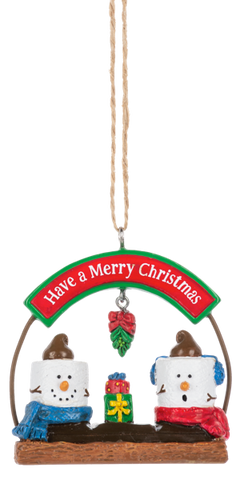 S’mores mistletoe ornament featuring two marshmallow characters in blue and red scarves beneath a “Have a Merry Christmas” sign, with mistletoe and a stack of presents on a graham cracker base.