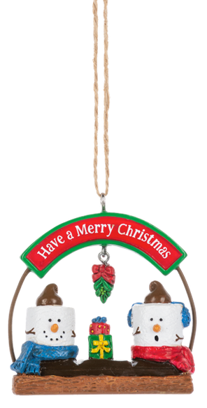 S’mores mistletoe ornament featuring two marshmallow characters in blue and red scarves beneath a “Have a Merry Christmas” sign, with mistletoe and a stack of presents on a graham cracker base.